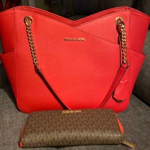 Michael Kors Marilyn Saffiano Leather Tote Bag W/ Large Logo Continental Wallet